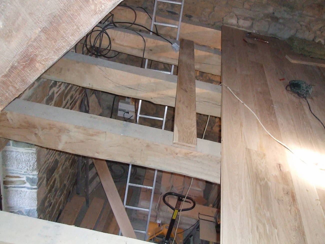 Double-sided oak flooring for mezzanine 
